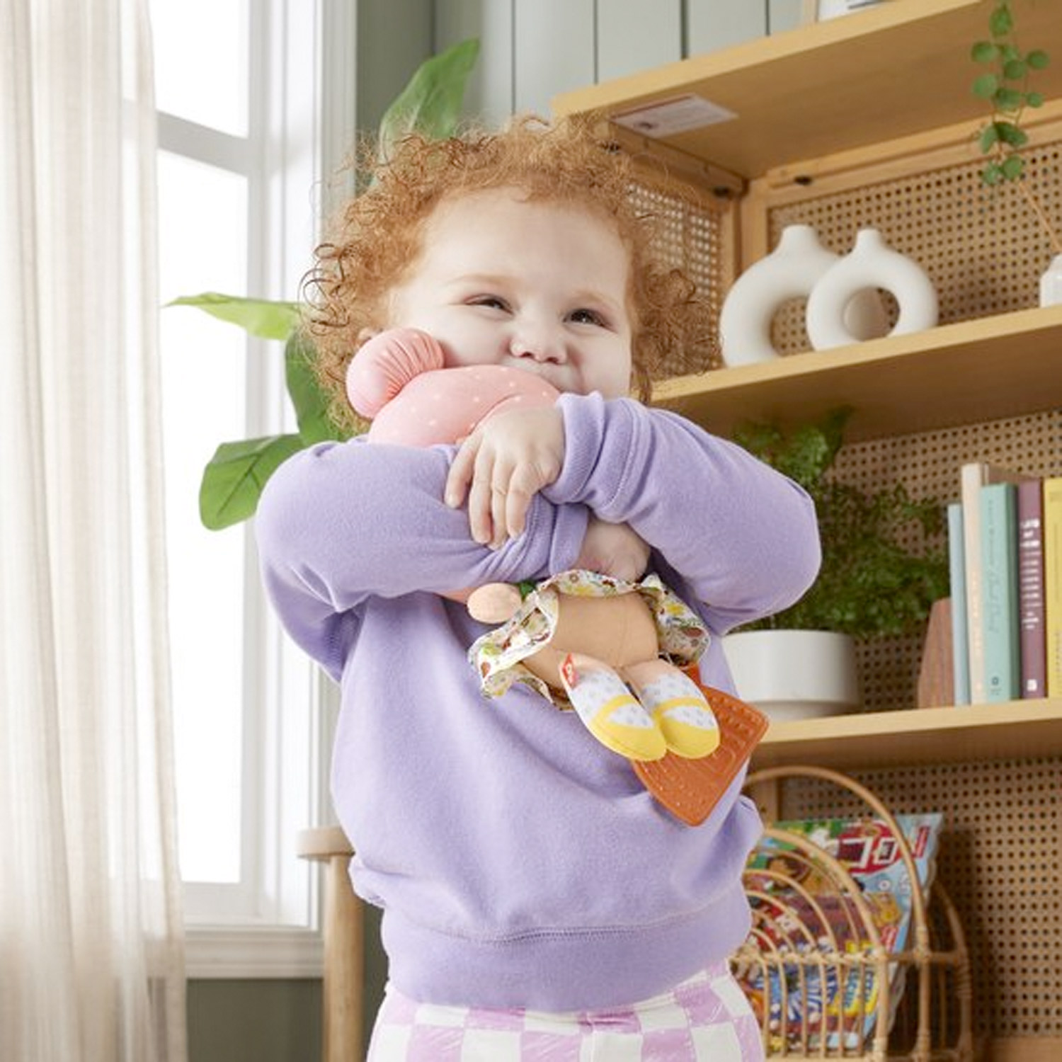 Fisher Price Knuffel en klingel Eerste Babypop met Regenboogbijtring 08